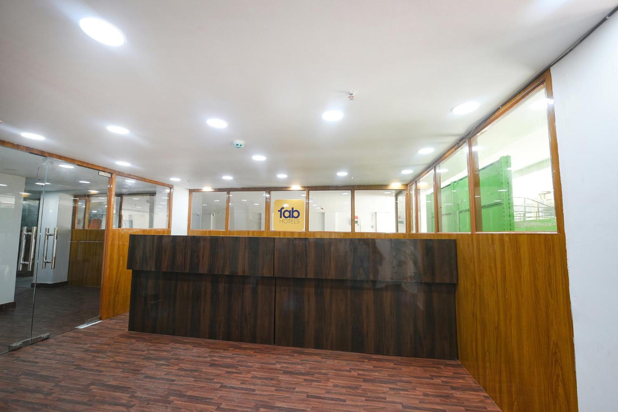 Fabhotel Mona Continental - Nr Laxmi Nagar It Hub New Delhi Eksteriør bilde