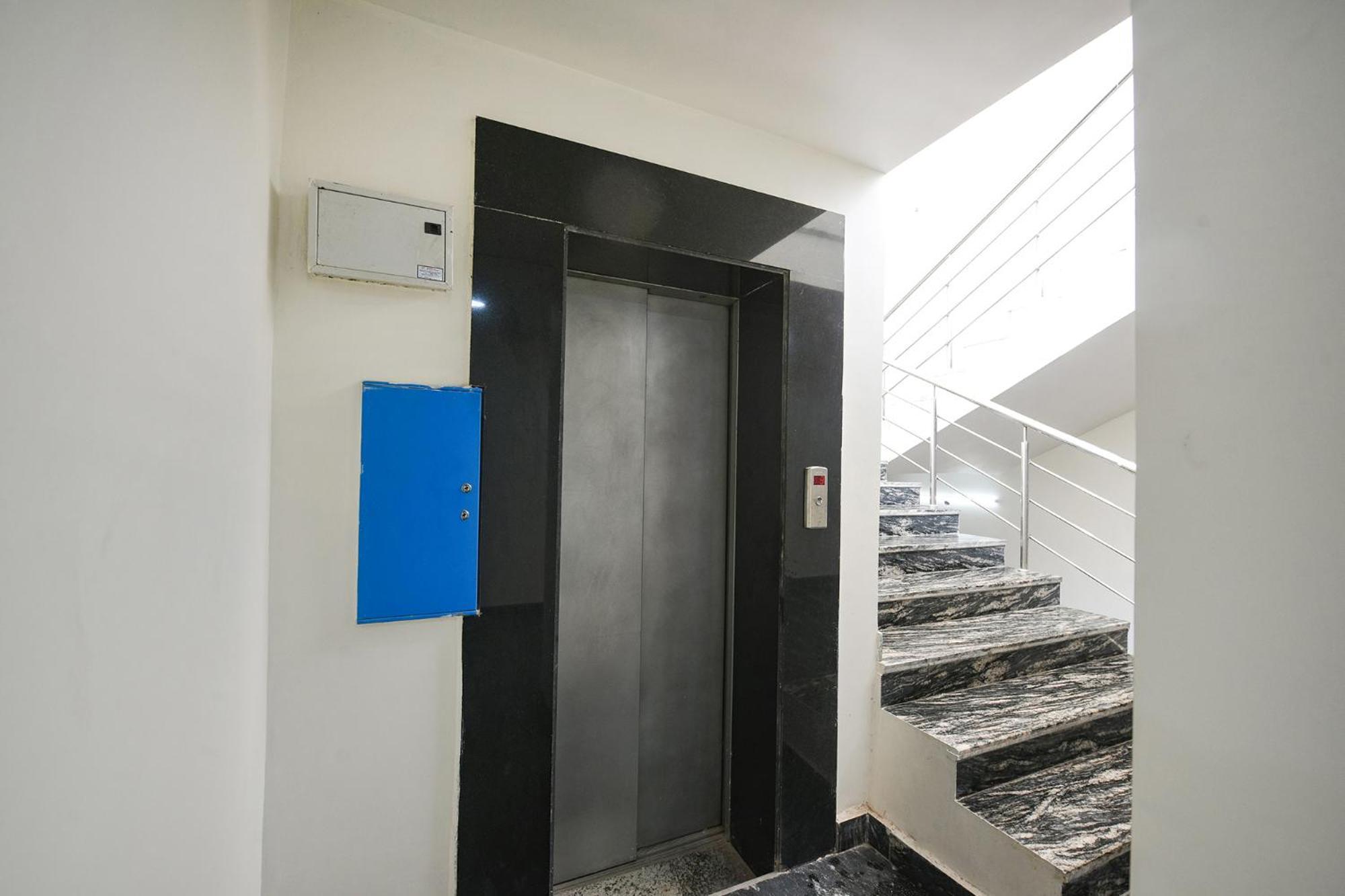Fabhotel Mona Continental - Nr Laxmi Nagar It Hub New Delhi Eksteriør bilde