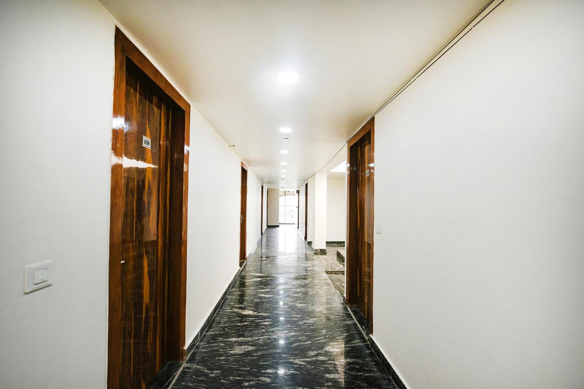 Fabhotel Mona Continental - Nr Laxmi Nagar It Hub New Delhi Eksteriør bilde